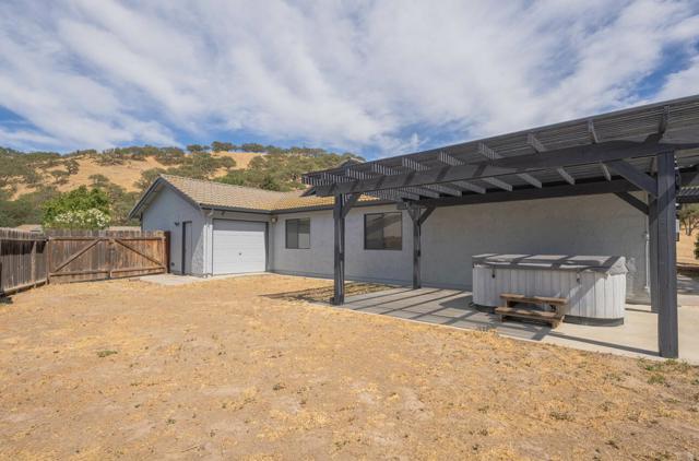 46480 Pine Meadow Place, King City CA: https://media.crmls.org/mediaz/75417072-cbdf-4713-95f6-ec91bcd4df70.jpg
