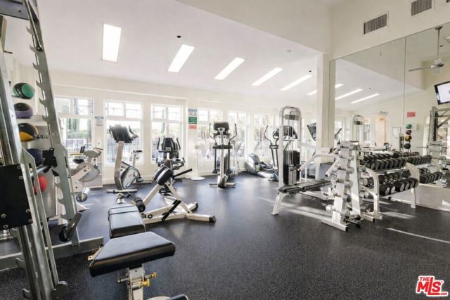 1630 Chastain, Pacific Palisades CA: https://media.crmls.org/mediaz/7542acaa-225a-4eda-b282-498ae428feb0.jpg