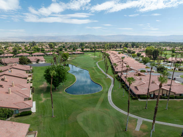 40 Joya Drive, Palm Desert CA: https://media.crmls.org/mediaz/754319f7-0c01-4741-abe3-c414184474f8.jpg