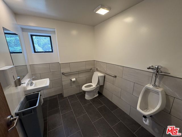 365 Mittry Lane, Lake Arrowhead CA: https://media.crmls.org/mediaz/754351db-ab3e-4a19-9c6d-c5224a6c9d43.jpg