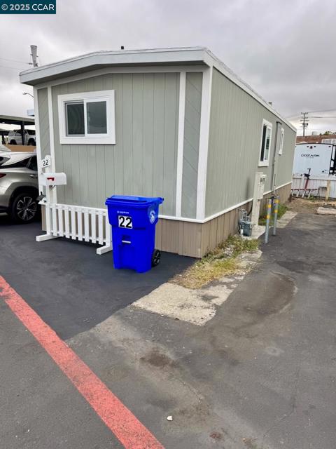 747 Lewelling Blvd, San Leandro CA: https://media.crmls.org/mediaz/75443609-50e9-4e70-8f65-bfc7a04f84d9.jpg