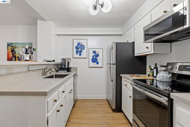 5405 Carlton St, Oakland CA: https://media.crmls.org/mediaz/75445880-ba03-497c-a977-420d294056da.jpg