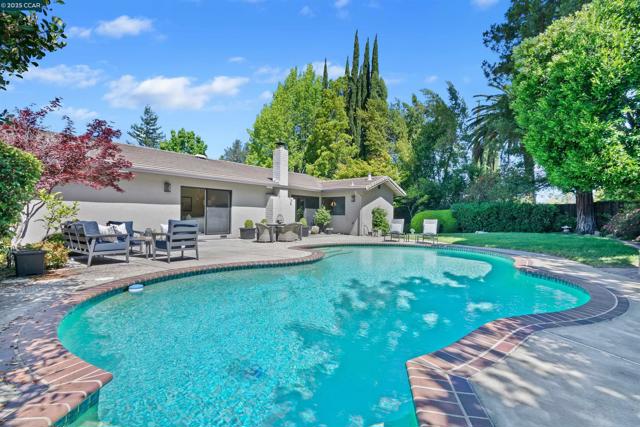 924 Cheyenne Dr, Walnut Creek CA: https://media.crmls.org/mediaz/7544a5ea-6b7d-4cf8-9ffd-54cb71dd9ac5.jpg
