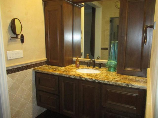 8950 Rancho Hills Drive, Gilroy CA: https://media.crmls.org/mediaz/7545206c-8796-4c67-bb6d-0f7d5e73c820.jpg