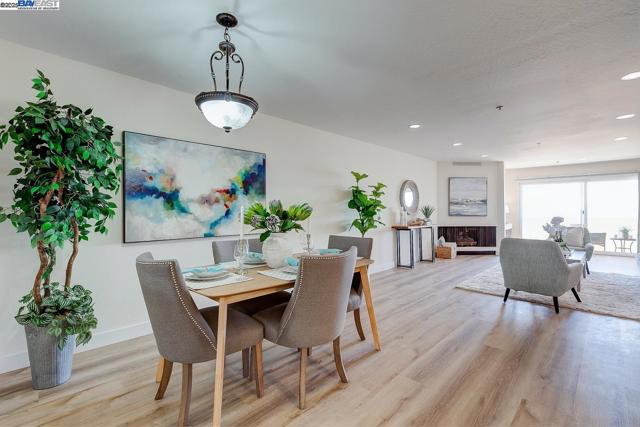 1001 Shoreline Dr, Alameda CA: https://media.crmls.org/mediaz/75458ec8-c56c-44f3-b5a3-ea4a6712475c.jpg