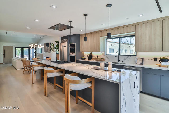 514 W Washington Boulevard, Pasadena CA: https://media.crmls.org/mediaz/75462230-b996-48aa-810c-73db0a4be820.jpg