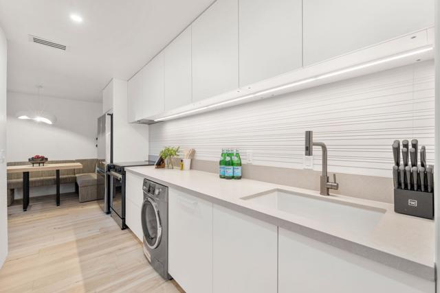2857 N Los Felices Road #203, Palm Springs, CA 92262