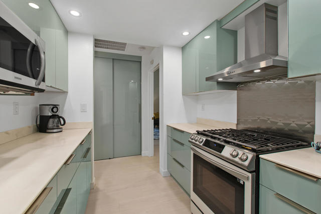 1334 Tiffany S Circle, Palm Springs CA: https://media.crmls.org/mediaz/7546a0a6-7382-4b66-b30e-68201f0bf81a.jpg