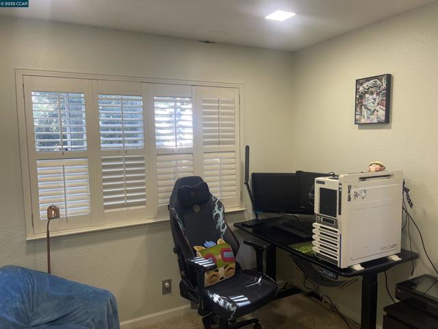 1011 Amanda Cir, Brentwood CA: https://media.crmls.org/mediaz/7546bfd5-4641-41f7-8c02-5df06587d890.jpg
