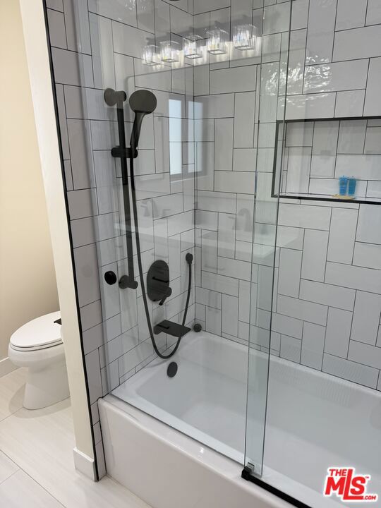 7627 Encino Avenue, Northridge CA: https://media.crmls.org/mediaz/7546c2cb-077c-4def-a67e-95aab137159a.jpg