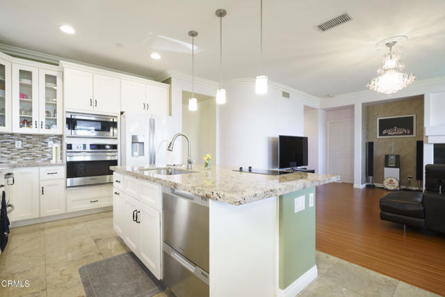 Detail Gallery Image 15 of 52 For 11071 N Tamberly Ln, Los Angeles,  CA 91042 - 4 Beds | 3 Baths