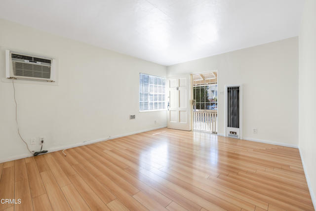 Detail Gallery Image 4 of 10 For 412 Pioneer Dr, Glendale,  CA 91203 - 1 Beds | 1 Baths