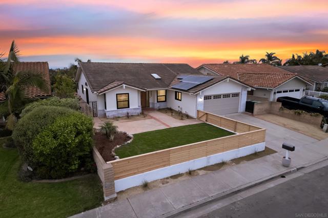 3985 Syme Dr, Carlsbad CA: https://media.crmls.org/mediaz/7547ccb0-c74b-4cdf-b6bb-89c393b2064f.jpg