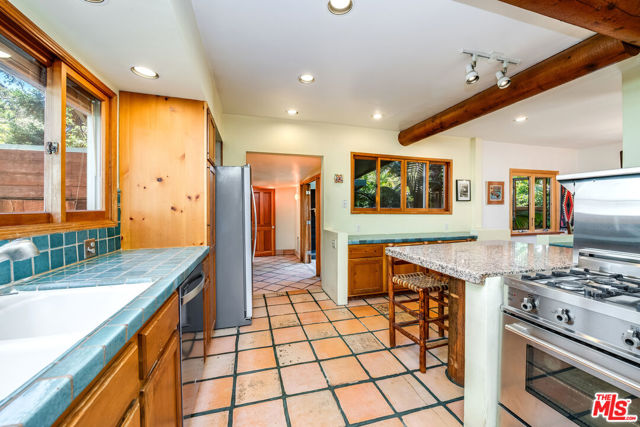 454 E Rustic Road, Santa Monica CA: https://media.crmls.org/mediaz/75485b1a-d24a-4cb7-a896-9f4a19c30e1e.jpg