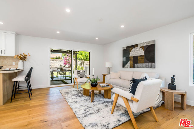 22357 Welby Way, Woodland Hills CA: https://media.crmls.org/mediaz/75485f6e-235f-4146-bc14-3b316d68ab0f.jpg
