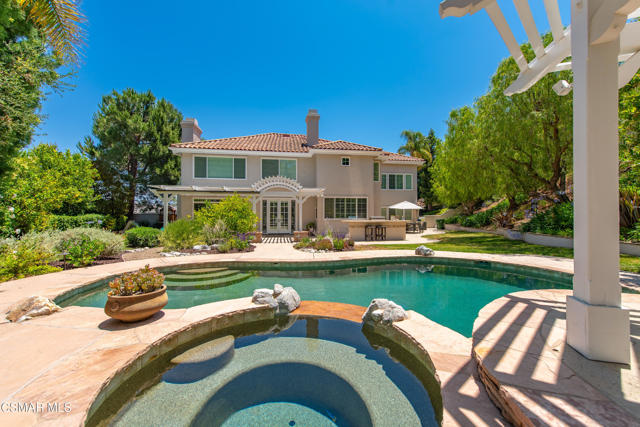2445 Ranchgrove Drive, Westlake Village CA: https://media.crmls.org/mediaz/75488c85-ea1b-4781-8435-947a33de73a2.jpg