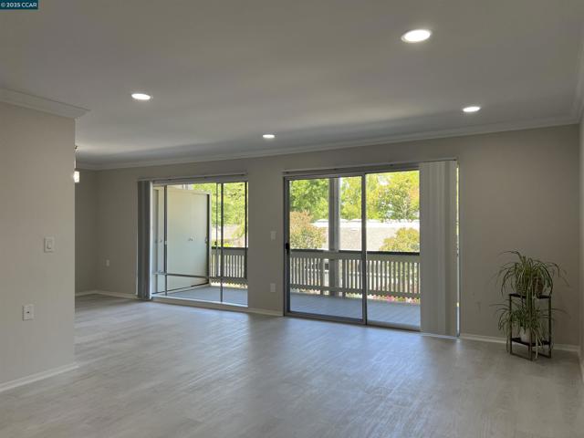 1443 Rockledge Ln, Walnut Creek CA: https://media.crmls.org/mediaz/75491547-1aa2-4bee-928d-d04cc5c0ff52.jpg