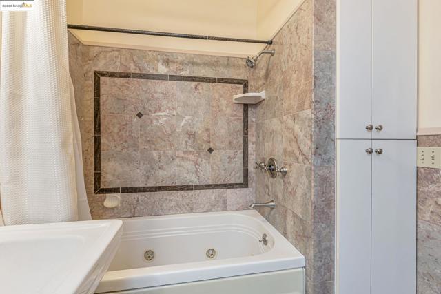 2033 Clement St, San Francisco CA: https://media.crmls.org/mediaz/7549b723-50da-4c66-b97d-c949ee7ae3e0.jpg