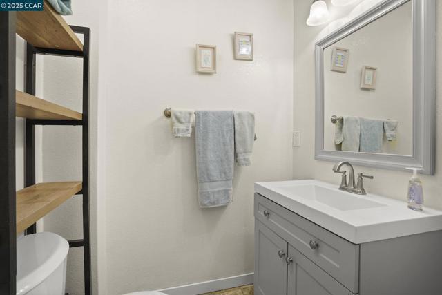 2450 Bella Vista Ave, Martinez CA: https://media.crmls.org/mediaz/7549c163-99d6-438f-977c-24a93f1c87b6.jpg