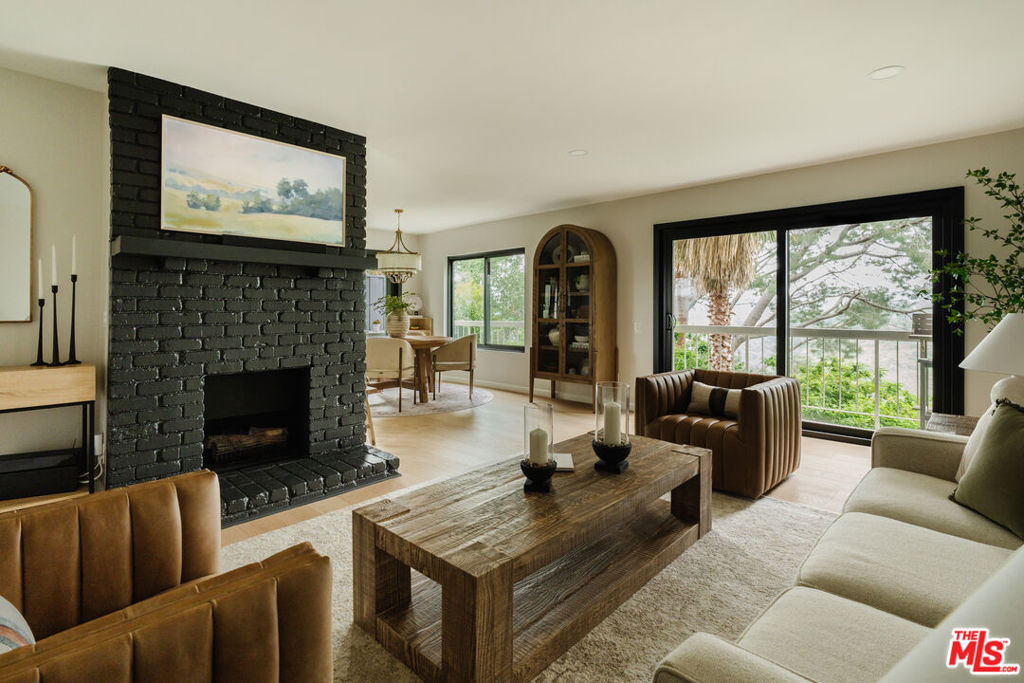 2345 Roscomare Road #204