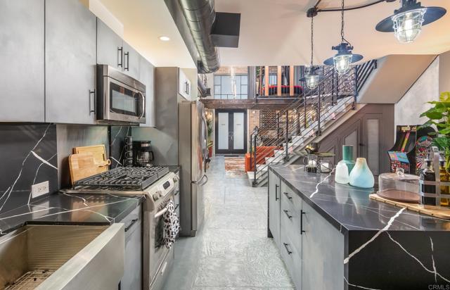 350 11th Avenue, San Diego CA: https://media.crmls.org/mediaz/754a9924-07b6-4de8-a5ed-5ad114f028ce.jpg