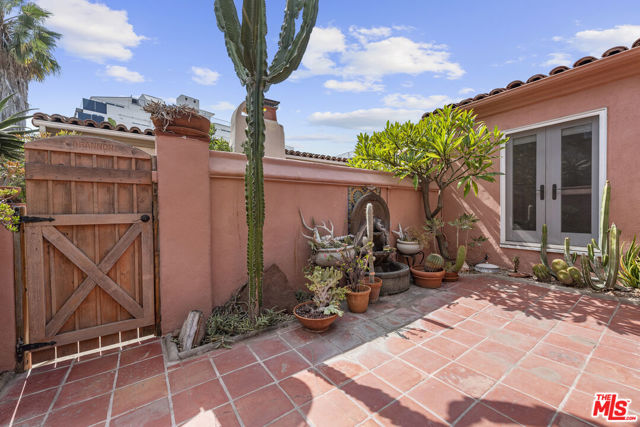 931 S Ogden Drive, Los Angeles CA: https://media.crmls.org/mediaz/754b2c60-f3f0-4b6d-9c0d-3a28f84063ed.jpg