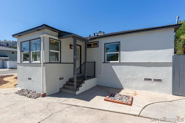 4361 Alamo Dr, San Diego CA: https://media.crmls.org/mediaz/754b86dc-3e2d-4fcc-91d1-06f2e6d3a52a.jpg