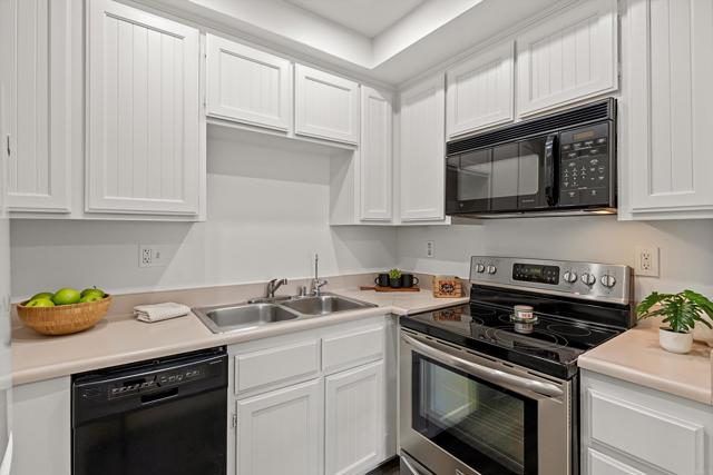 Detail Gallery Image 10 of 73 For 1560 Circa Del Lago #D304,  San Marcos,  CA 92078 - 2 Beds | 2 Baths