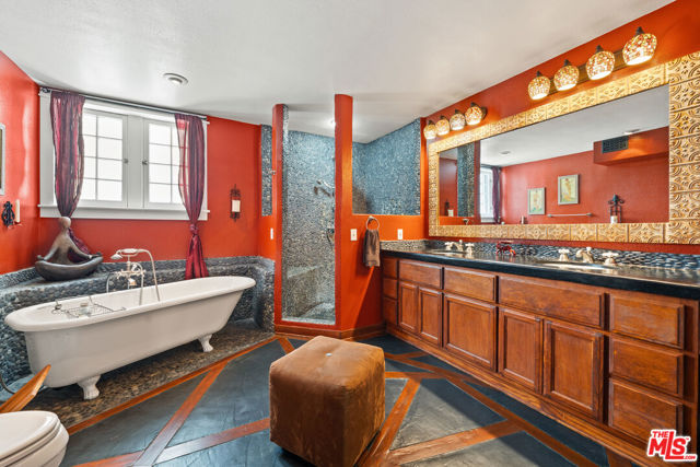 955 W Avenue 37, Los Angeles CA: https://media.crmls.org/mediaz/754c5709-f254-439a-96ae-5ed052cf22c1.jpg