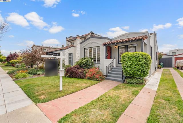 2806 Clay St, Alameda CA: https://media.crmls.org/mediaz/754cc1b9-91ff-49d6-ba3c-8ae0835b86b9.jpg