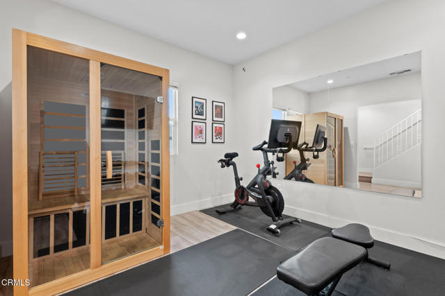 5664 Hazeltine Avenue, Sherman Oaks CA: https://media.crmls.org/mediaz/754cf60c-794e-4309-9dfa-7892d8aa437f.jpg