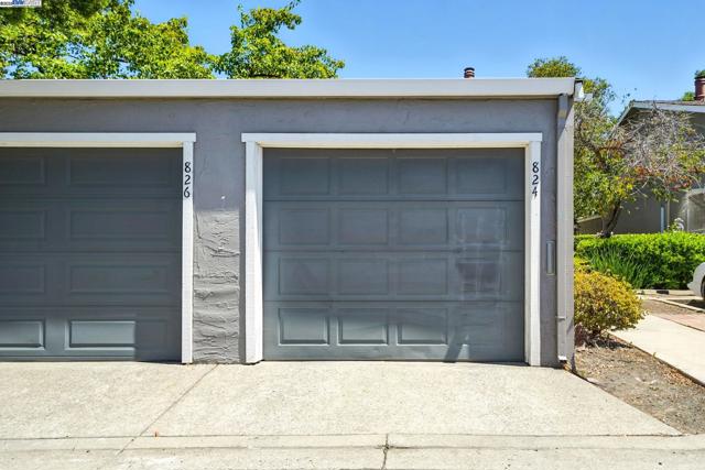 824 Royal Ann Ln, Concord CA: https://media.crmls.org/mediaz/754d5cb5-7bf7-47a3-8f99-f96c552e5ba6.jpg