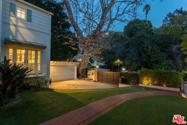2055 Outpost Drive, Los Angeles CA: https://media.crmls.org/mediaz/754d7a1c-c376-4f44-987e-c753f91cc46d.jpg