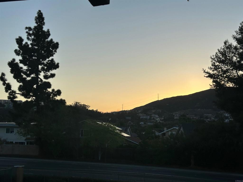 https://media.crmls.org/mediaz/754db423-46a8-4e10-9c29-38a9e214185b.jpg?preset=X-Large