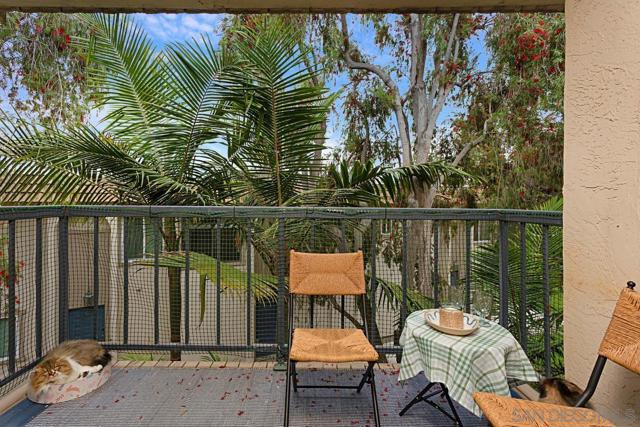 2383 Altisma Way, Carlsbad CA: https://media.crmls.org/mediaz/754dc84a-82f6-4f51-a542-2e15a0be3c68.jpg