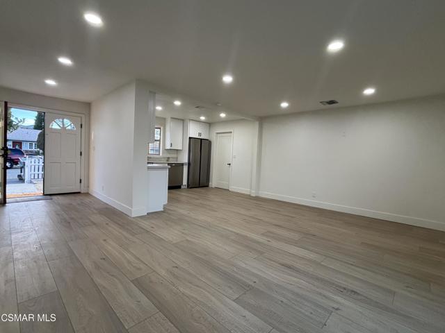 1535 Wallace Street, Simi Valley CA: https://media.crmls.org/mediaz/754e1a87-04dc-4e2d-87b0-39cd5a79f43b.jpg