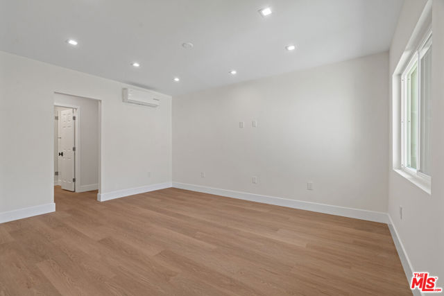 420 S Sepulveda Boulevard, Los Angeles CA: https://media.crmls.org/mediaz/754e1b58-1f33-43ae-8630-316d15cc5850.jpg