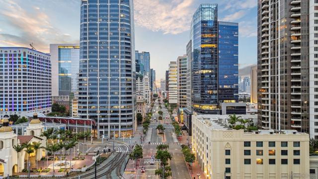 888 W E Street, San Diego CA: https://media.crmls.org/mediaz/754e2572-8ca4-467f-99b9-9471b68581fb.jpg