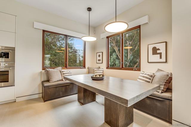 8070 La Jolla Scenic Dr N, La Jolla CA: https://media.crmls.org/mediaz/754e4788-7c30-466e-8fd0-f1f3a672ab2c.jpg