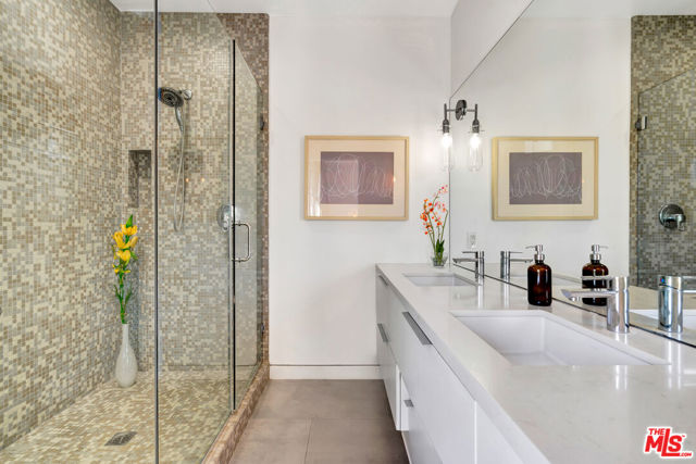 25 Brooks Avenue, Venice CA: https://media.crmls.org/mediaz/754e5fd6-acd7-4cb5-9d4c-1497c156d9e7.jpg