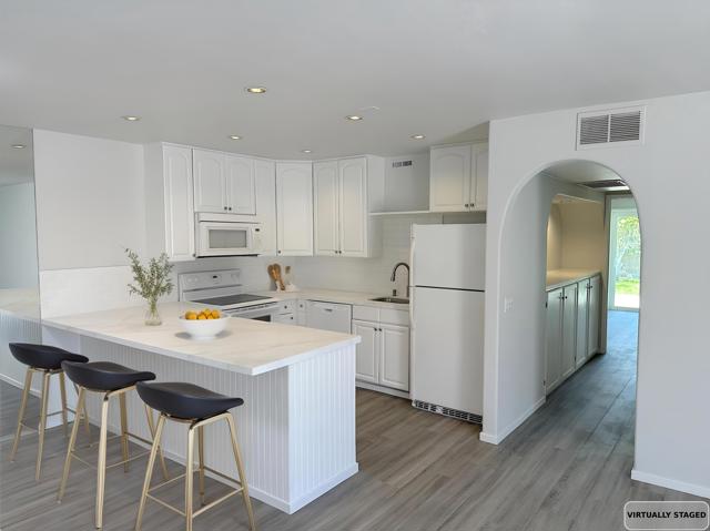 1262 Sunflower N Circle, Palm Springs CA: https://media.crmls.org/mediaz/754e6594-565e-4e92-a186-dc1b283a4d43.jpg