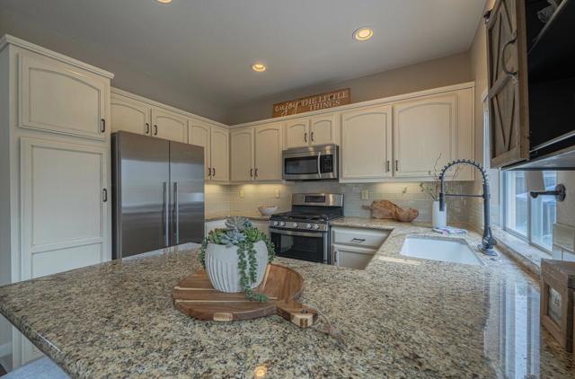 18106 Stonehaven, Salinas CA: https://media.crmls.org/mediaz/754e95c1-241b-49e4-b56a-16426f676ac9.jpg