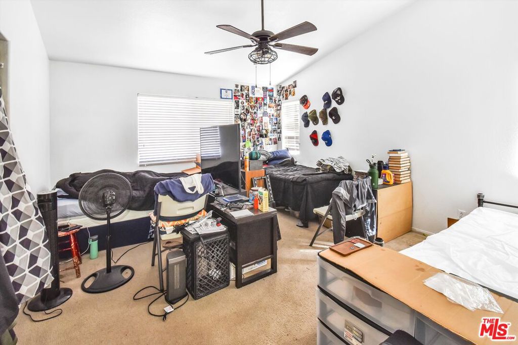 https://media.crmls.org/mediaz/754ed83e-b9d9-45ae-9134-874750d3d9a8.jpg?preset=X-Large