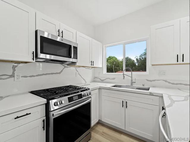 7231 Mohawk ST, San Diego CA: https://media.crmls.org/mediaz/754efb16-b70b-429a-8e23-8d59db7fdc27.jpg