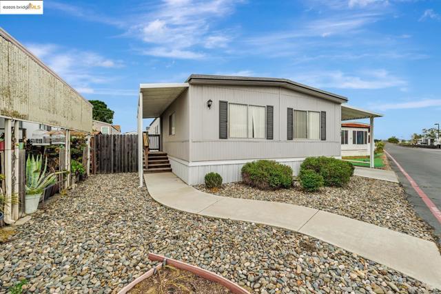 8200 Jantzen RD, Modesto CA: https://media.crmls.org/mediaz/754f3c15-24f6-4a6b-8aaf-e0dc134f42ef.jpg
