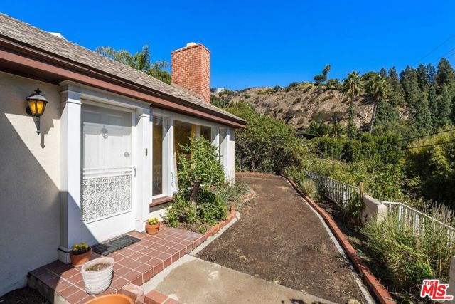 8353 Sunset View Dr, Los Angeles, CA 90069
