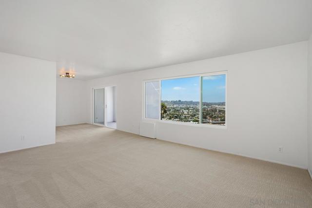 3606 Vista Rey, Oceanside CA: https://media.crmls.org/mediaz/754fd134-a183-4b39-a760-de7004b3da2c.jpg