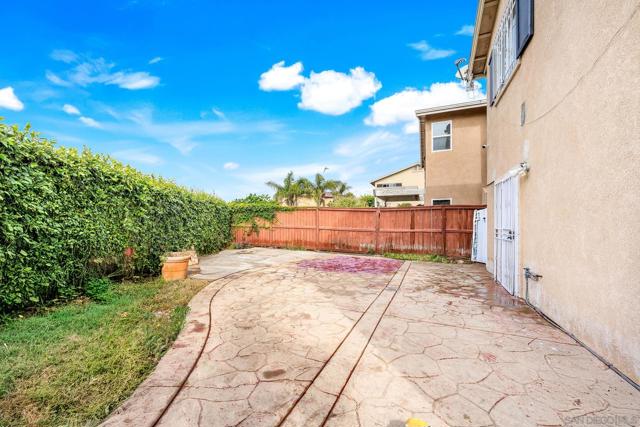 3585 Acacia St, San Diego CA: https://media.crmls.org/mediaz/754fe006-f22c-4c45-a31b-58de8f88f598.jpg