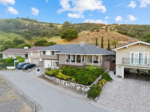 942 Viewridge Drive, San Mateo CA: https://media.crmls.org/mediaz/75505d5b-e611-40c4-b9f3-3925bc68bb4c.jpg