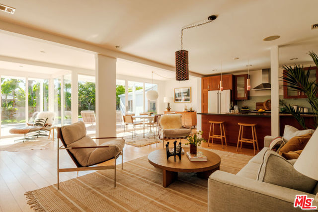 3625 Berryman Avenue, Los Angeles CA: https://media.crmls.org/mediaz/7550f0ff-6808-4bf5-a54b-76370afaf344.jpg